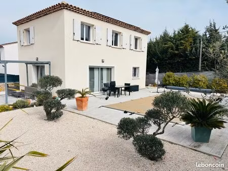 bastide provençale 5 pièce 112 m2 avec piscine et autonomie élecrique
