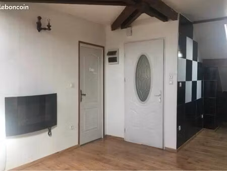 t3  lumineux avec parking  troisième étage