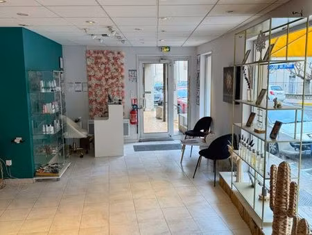 local commercial à louer centre ville de sisteron