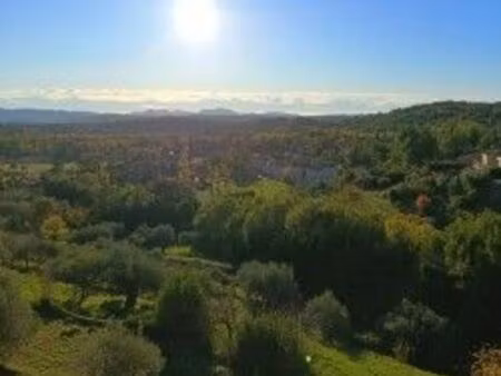 maison de village avec 2 appartements  garages et jardin à seillans  idéal investisseur ou