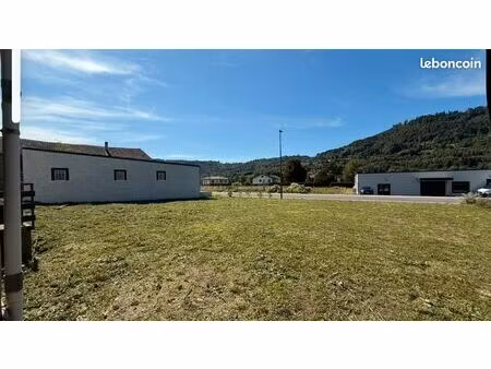 terrain constructible plat 447 m²