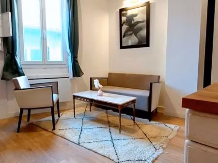 grand studio meublé au centre