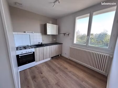 t1 bis - 390 cc  sainte gemme la plaine - parking