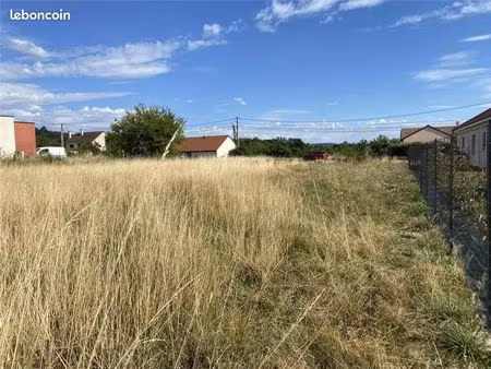 terrain 7851 m² saint-yorre