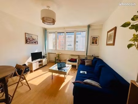 a louer – t2 meublé lumineux – centre de châtillon