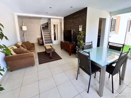 bel appartement de 5 pièces de 101m² avec terrasse et proche du centre ville