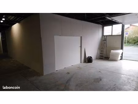 location box / local de stockage / entrepot / depot