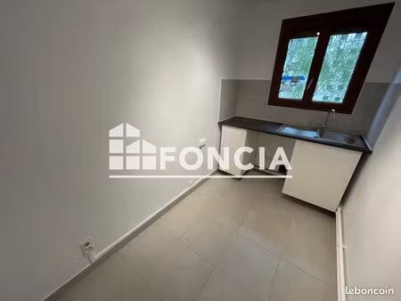 studio 1 pièce 27 m²