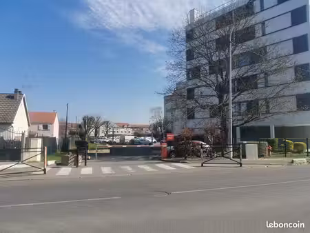 evry village - aguado : box en sous sol fermé 12m2 - bld decauville - place du rouillon