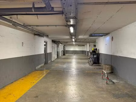 parking box fermé très sécuriser