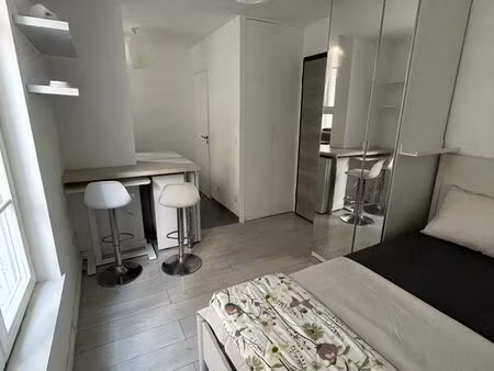 location studio meublé