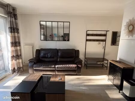 a vendre très beau t2 avec une grande terrasse