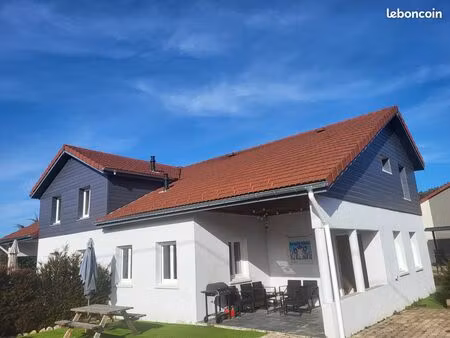 à vendre : maison recente d’habitation composée de 2 logements  offrant un nombre infini d