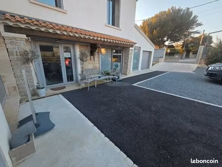 local commercial 32m2 + jardinet + parking privé