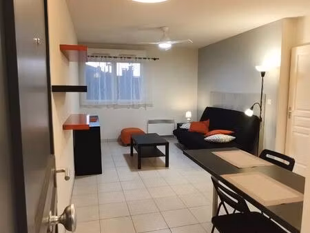 location à l'année beau studio meublé dans résidence récente sécurisée la seyne-sur-mer qu