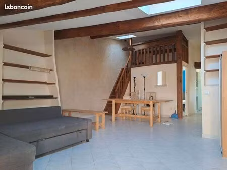 t2 meublé 49m2+mezzanine vieille ville brignoles