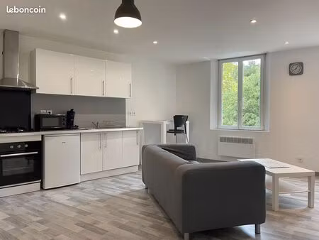 location meublée – appartement t2 à belgentier (eau comprise)