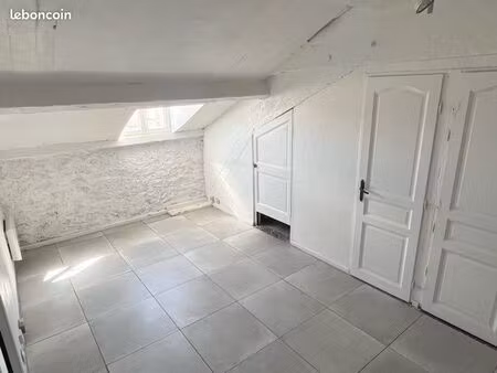 t2 hyeres gare dernier étage