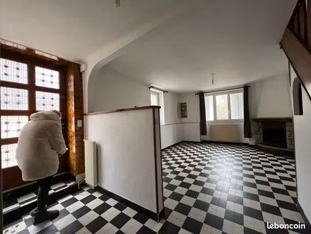 à louer maison de village sans terrain et garage