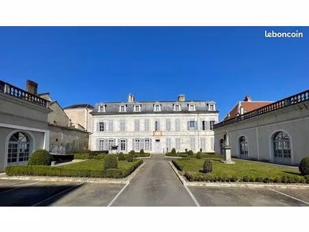 magnifique appartement entièrement restauré avec parking & cave