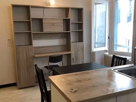 location studio meublé