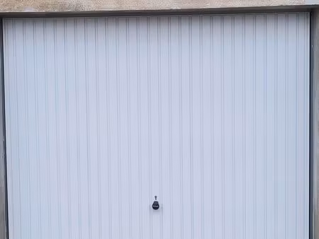grand garage fermé 16 m²