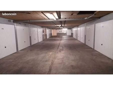 garage box fermé sécurisé st raphael 50m du port