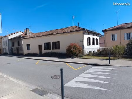 maison individuelle avec cours et 3 chambre