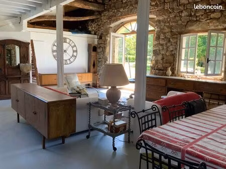 loft de 140 m2 à louer dans une grange