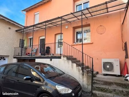 appartement dans maison de village