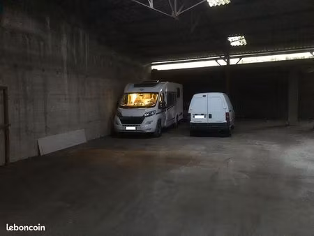 garage camping-car  caravane  van ou autre véhicule