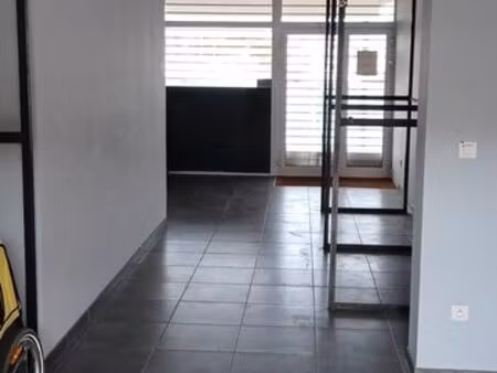 local commercial gruissan rive droite