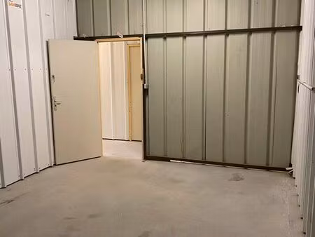 box de stockage 17 m2 propre - zone artisanale leucate - proche a9