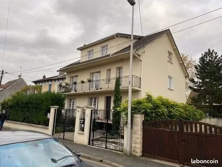 grand f3 de 80 m2 dans une maison au 2 ème et dernier étage
