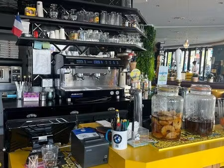 bar restaurant pizza