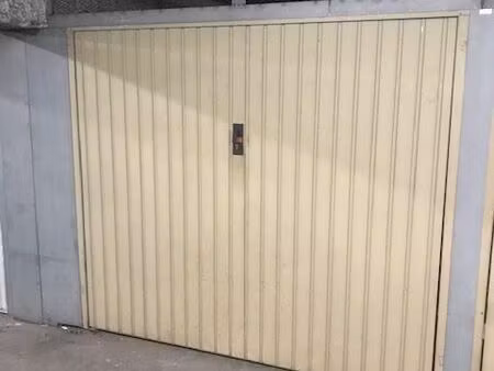 loue grand box au pied du rer laplace à arcueil-stockage/parking