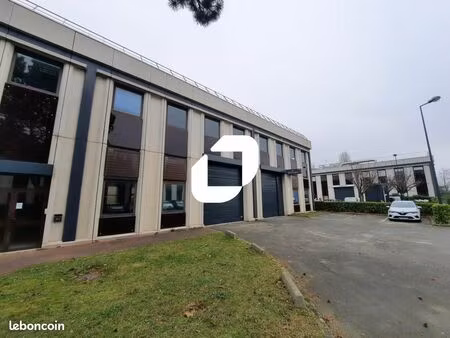 local d'activité 689 m²