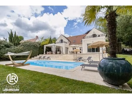villa 7 pièces 230 m²