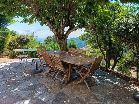 rez-de-jardin avec belle terrasse et grand jardin