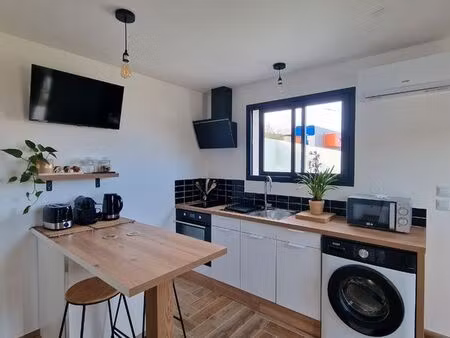 chambre avec cuisine et salle de bain privée