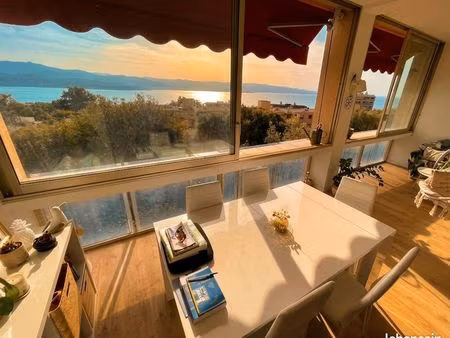 superbe t2 avec bureau/chambre d'appoint - 57m² + loggia 13m² - vue mer (grand garage en o