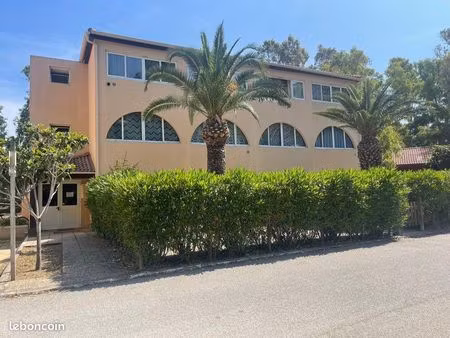 grand studio bord de mer