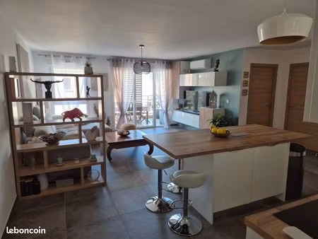 appartement t3. 74m2. terrasse. dernier étage