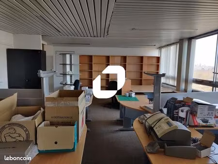 bureau 600 m²
