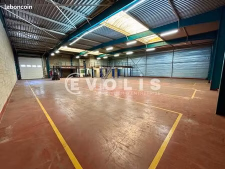 local d'activité 1 220 m²