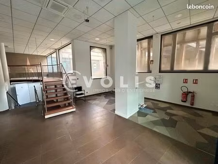 local commercial 210 m²