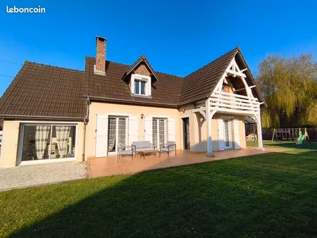 maison avec grands volumes + extérieur rare – 2800 m² de terrain