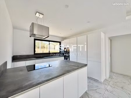 villa 4 pièces 120 m²