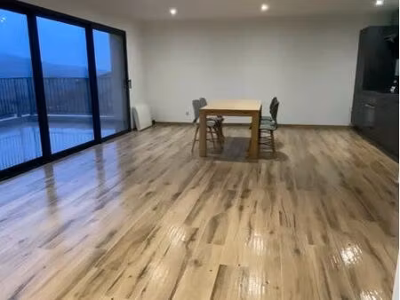 très jolie maison neuve