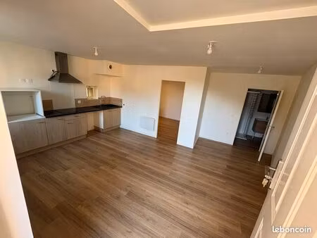 loue t2 refait à neuf